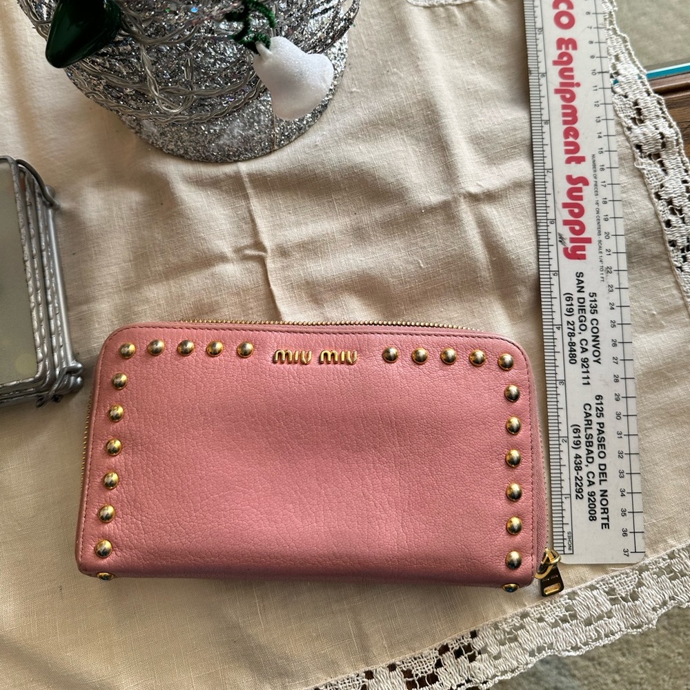 AUTHENTIC PRE LOVED MIUMIU CONTINENTAL ZIPPY WALLET